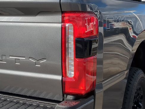 New 2026 Ford F250 Lariat w/ Black Appearance Package image 40