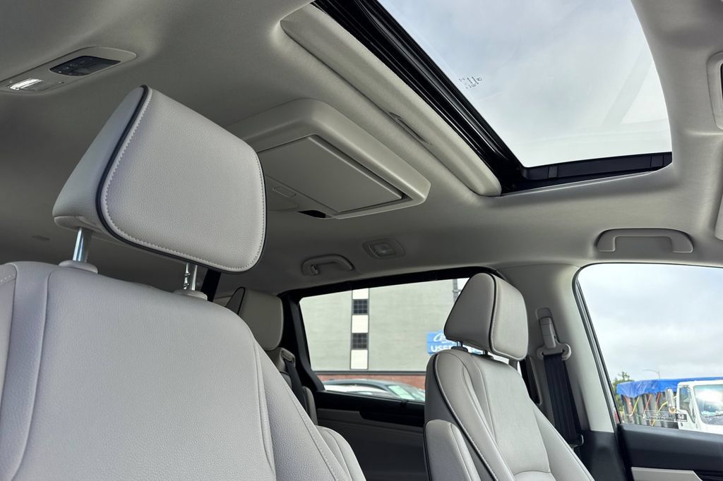 Certified 2025 Honda Odyssey Touring image 23