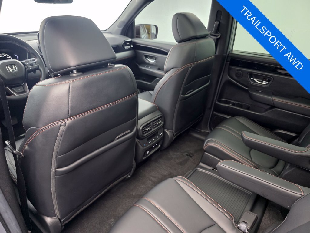 Used 2025 Honda Pilot TrailSport image 15