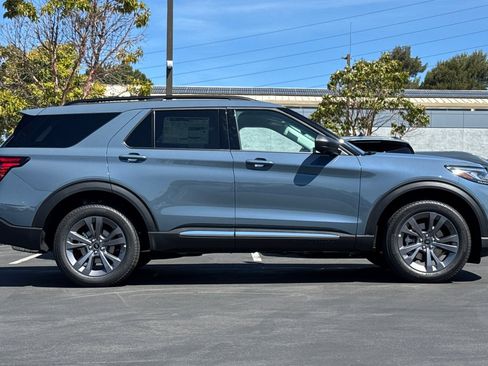 New 2025 Ford Explorer Active w/ Active Comfort Package image 3