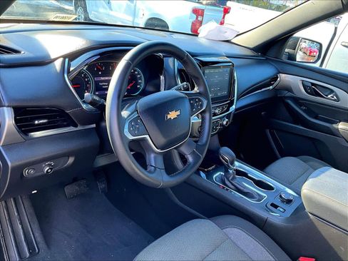 Used 2023 Chevrolet Traverse LT w/ Rear Camera Mirror Package image 8