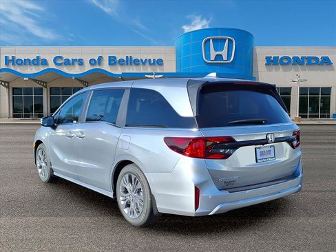 New 2026 Honda Odyssey Touring image 3