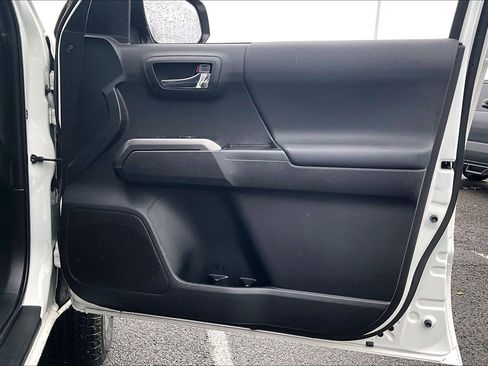 Used 2021 Toyota Tacoma TRD Off-Road image 22