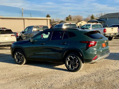 Certified 2025 Chevrolet Trax LT w/ Driver Confidence Package image 3