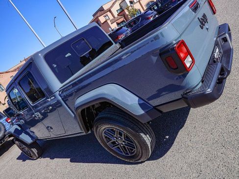 New 2025 Jeep Gladiator Sport image 9