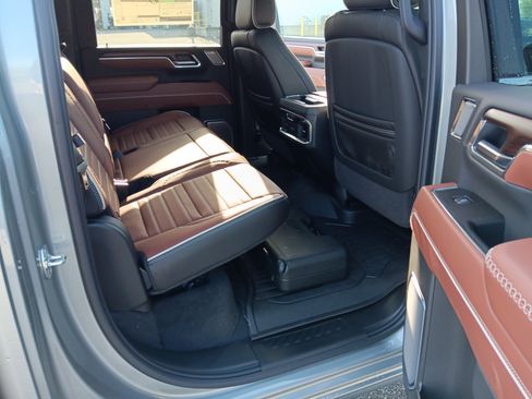 New 2026 GMC Sierra 2500 Denali Ultimate w/ LPO, Black Badging Package image 16