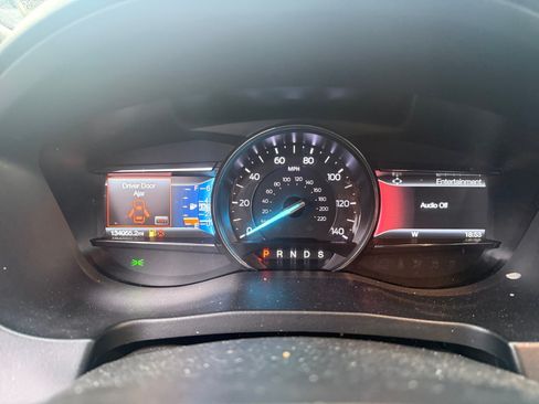 Used 2018 Ford Explorer XLT w/ Equipment Group 202A AWD/4WD image 10