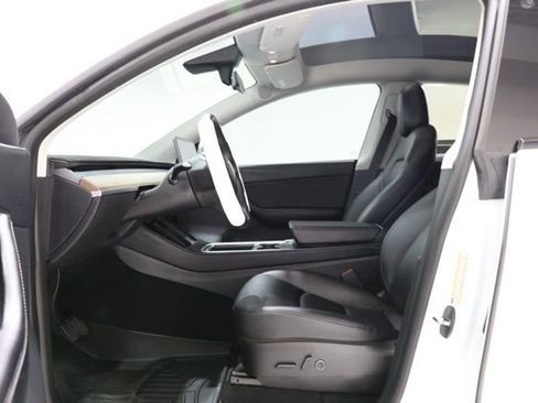 Used 2022 Tesla Model Y Long Range image 15