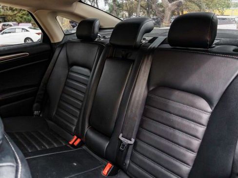 Used 2018 Ford Fusion SE w/ Equipment Group 602A image 21