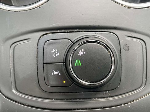 Used 2020 GMC Terrain SLE w/ Elevation Edition image 22