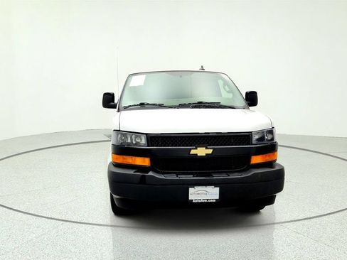 Used 2024 Chevrolet Express 3500 Extended RWD image 2
