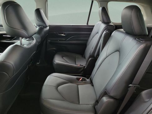 Certified 2025 Toyota Grand Highlander AWD image 28