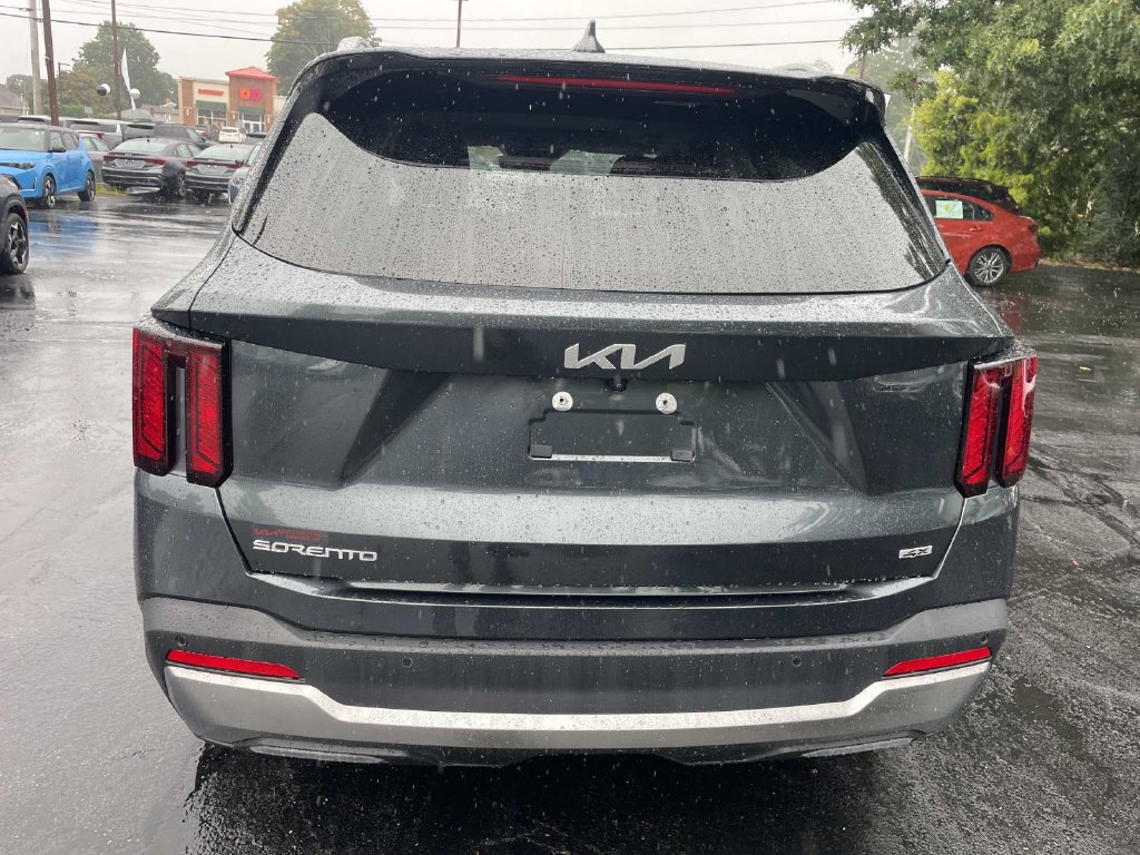Used 2025 Kia Sorento S w/ Panoramic Sunroof Package AWD/4WD image 4