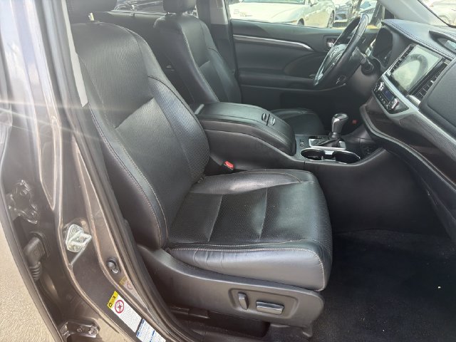 Used 2019 Toyota Highlander Limited Platinum AWD/4WD image 15