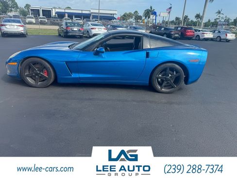 Used 2005 Chevrolet Corvette Coupe w/ Preferred Equipment Group RWD image 2