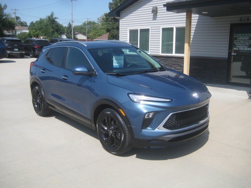 Used 2025 Buick Encore GX Sport Touring FWD image 2