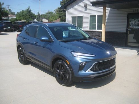 Used 2025 Buick Encore GX Sport Touring FWD image 2