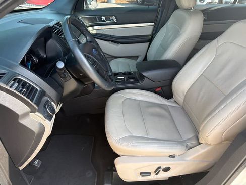 Certified 2018 Ford Explorer XLT w/ Equipment Group 202A FWD image 10