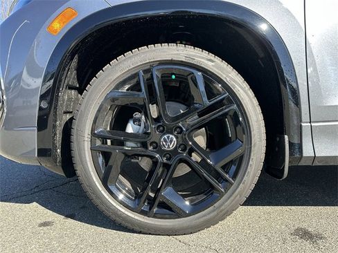 New 2026 Volkswagen Tiguan SE R-Line image 11