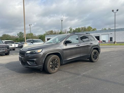 Used 2023 Jeep Cherokee Altitude Lux image 13