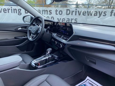 Used 2025 Chevrolet Trax ACTIV w/ Driver Confidence Package FWD image 17
