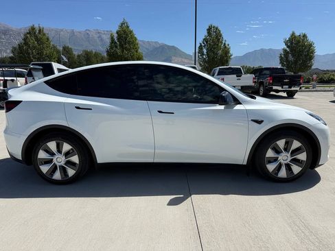 Used 2021 Tesla Model Y Long Range AWD/4WD image 2