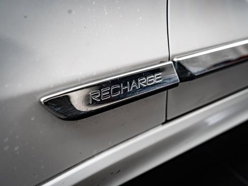 Used 2024 Volvo S90 T8 Ultimate image 9