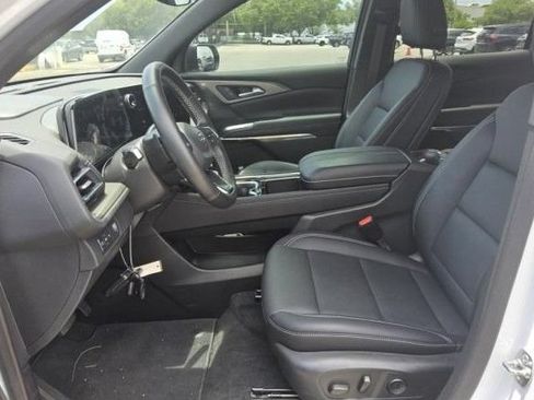 Used 2025 Chevrolet Traverse LT w/ Midnight/Sport Edition FWD image 7