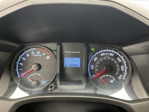 Used 2016 Toyota Tacoma SR5 image 8