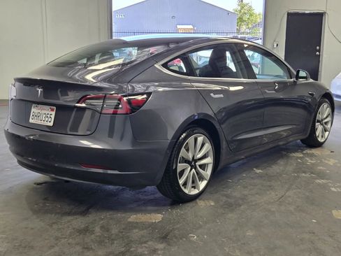 Used 2018 Tesla Model 3 Mid Range image 4