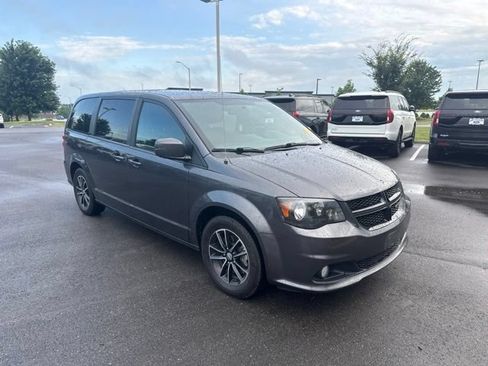 Used 2018 Dodge Grand Caravan SE FWD image 1