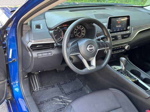 Used 2025 Nissan Altima 2.5 SV FWD image 34