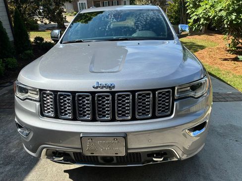 Used 2021 Jeep Grand Cherokee Overland AWD/4WD image 4