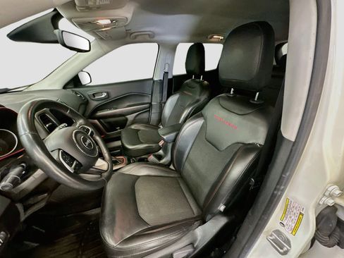 Used 2019 Jeep Compass Trailhawk w/ Cold Weather Group AWD/4WD image 13