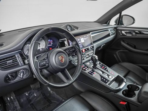 Certified 2023 Porsche Macan S AWD/4WD image 4
