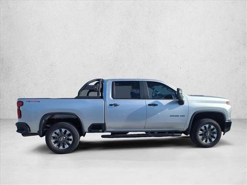 Used 2021 Chevrolet Silverado 2500 Custom w/ Custom Value Package image 4