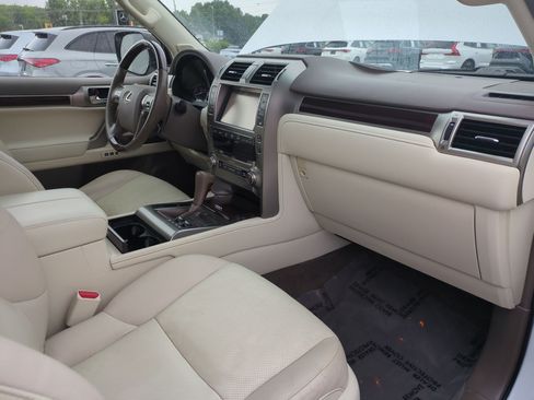 Used 2017 Lexus GX 460 Premium w/ Premium Package AWD/4WD image 35