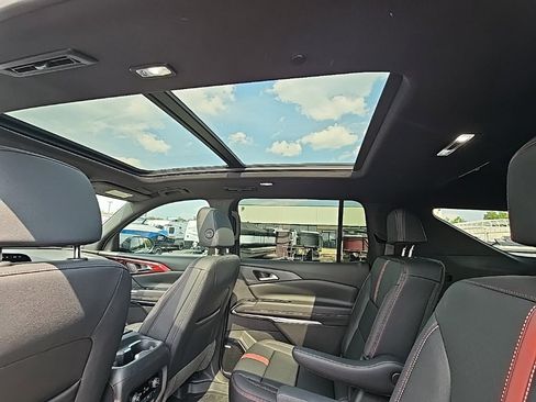 Used 2024 Chevrolet Traverse RS image 20