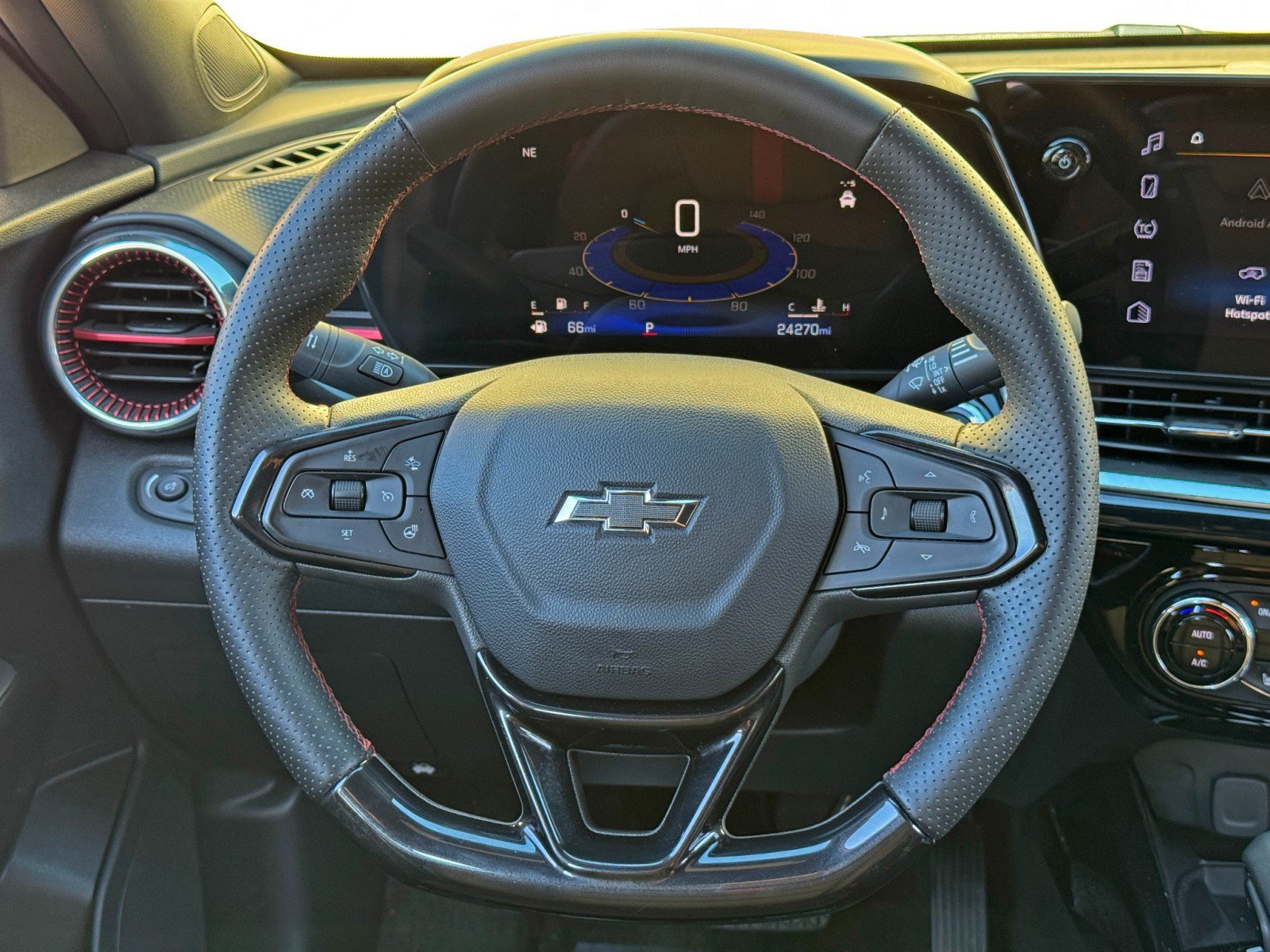 Used 2024 Chevrolet Trax RS w/ Sunroof Package FWD image 19