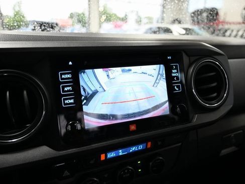 Used 2018 Toyota Tacoma TRD Off-Road image 18