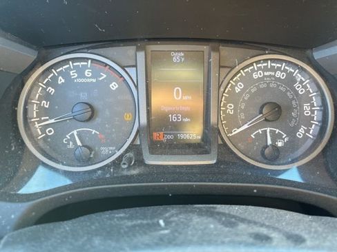 Used 2017 Toyota Tacoma TRD Off-Road image 11