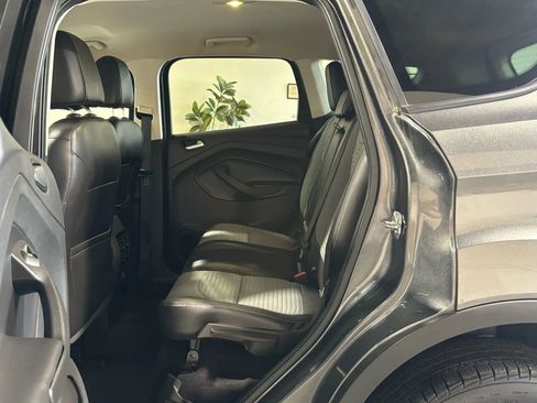 Used 2017 Ford Escape SE w/ SE Sport Appearance Package image 10