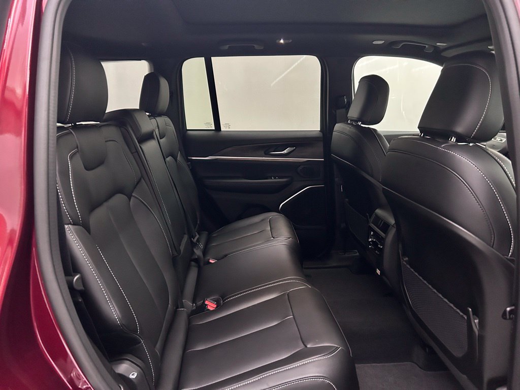 New 2026 Jeep Grand Cherokee Limited w/ Limited Altitude Package AWD/4WD image 15