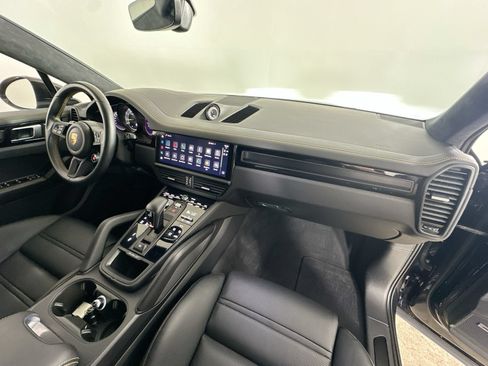 Used 2023 Porsche Cayenne Turbo GT AWD/4WD image 45