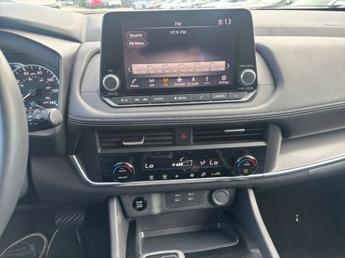 Used 2025 Nissan Rogue SV FWD image 17