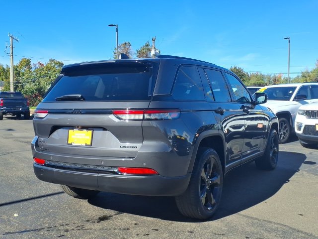 Certified 2023 Jeep Grand Cherokee Limited w/ Black Appearance Package AWD/4WD image 6