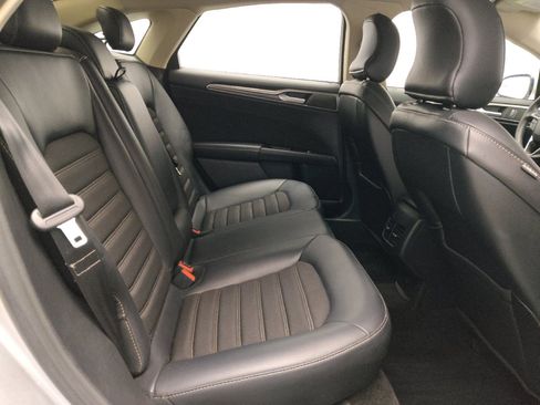 Used 2017 Ford Fusion SE w/ Equipment Group 201A image 19