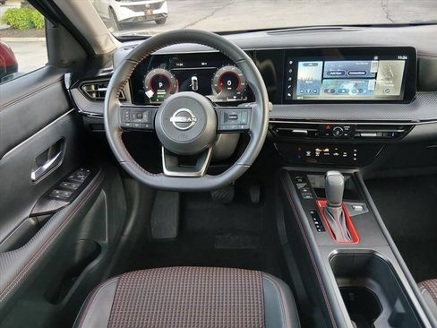 Certified 2025 Nissan Kicks SR FWD image 11