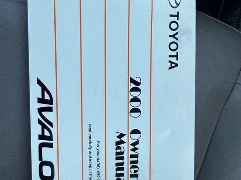 Used 2000 Toyota Avalon XLS image 12