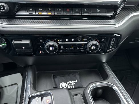 Used 2025 Chevrolet Silverado 1500 LTZ image 27